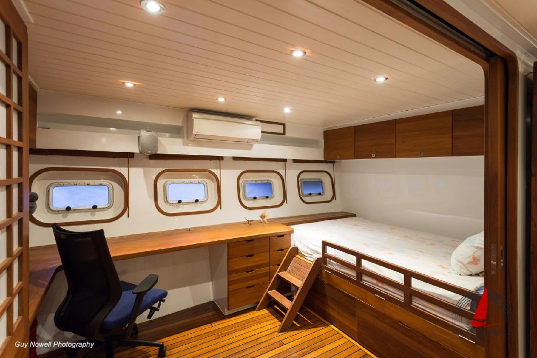 Bondway exterior, interior and detail view 4