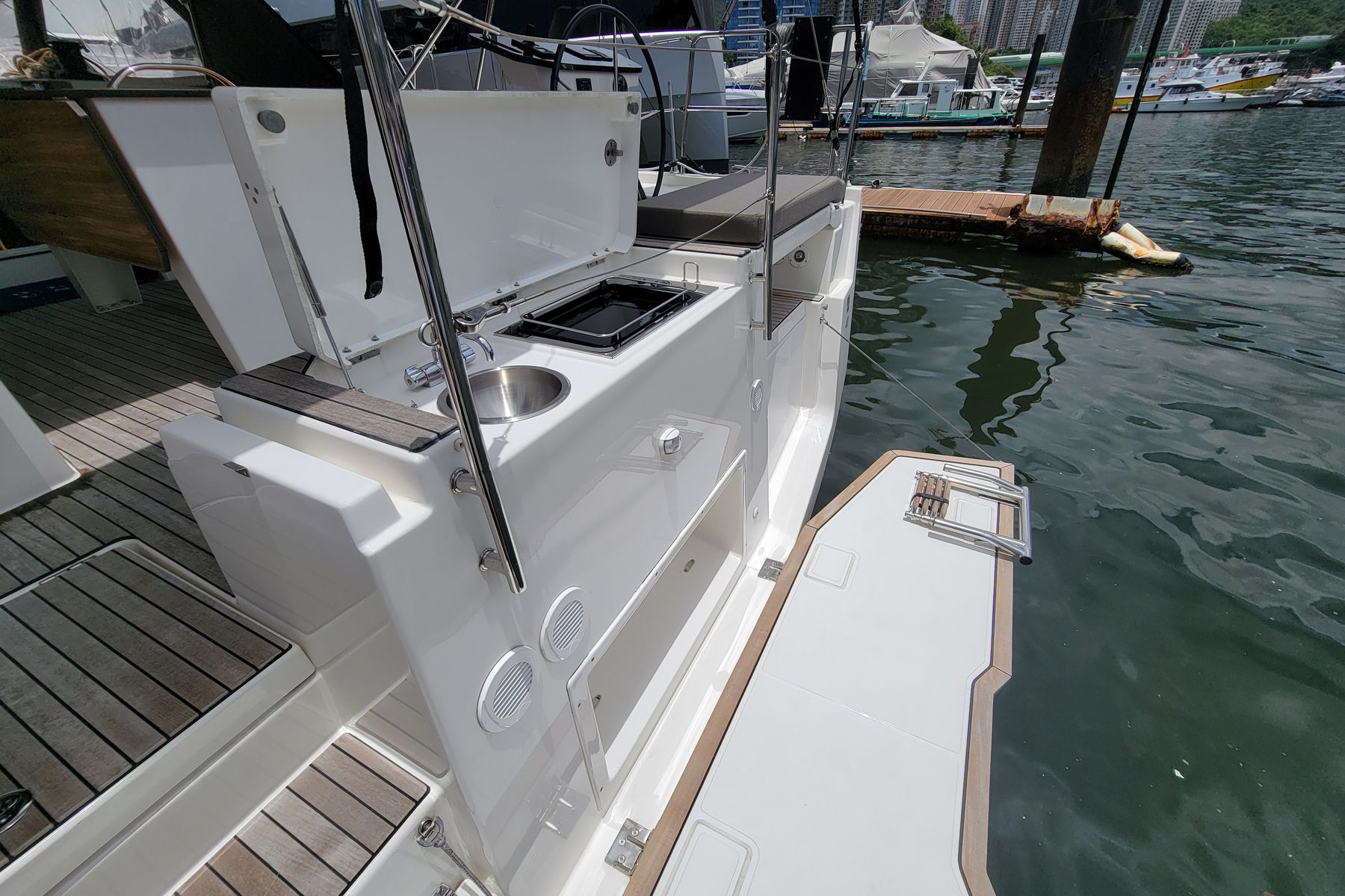 Dufour 41 exterior, interior and detail view 7