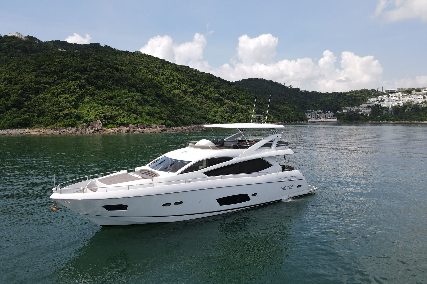 Sunseeker Manhattan 73 exterior, interior and detail view 3