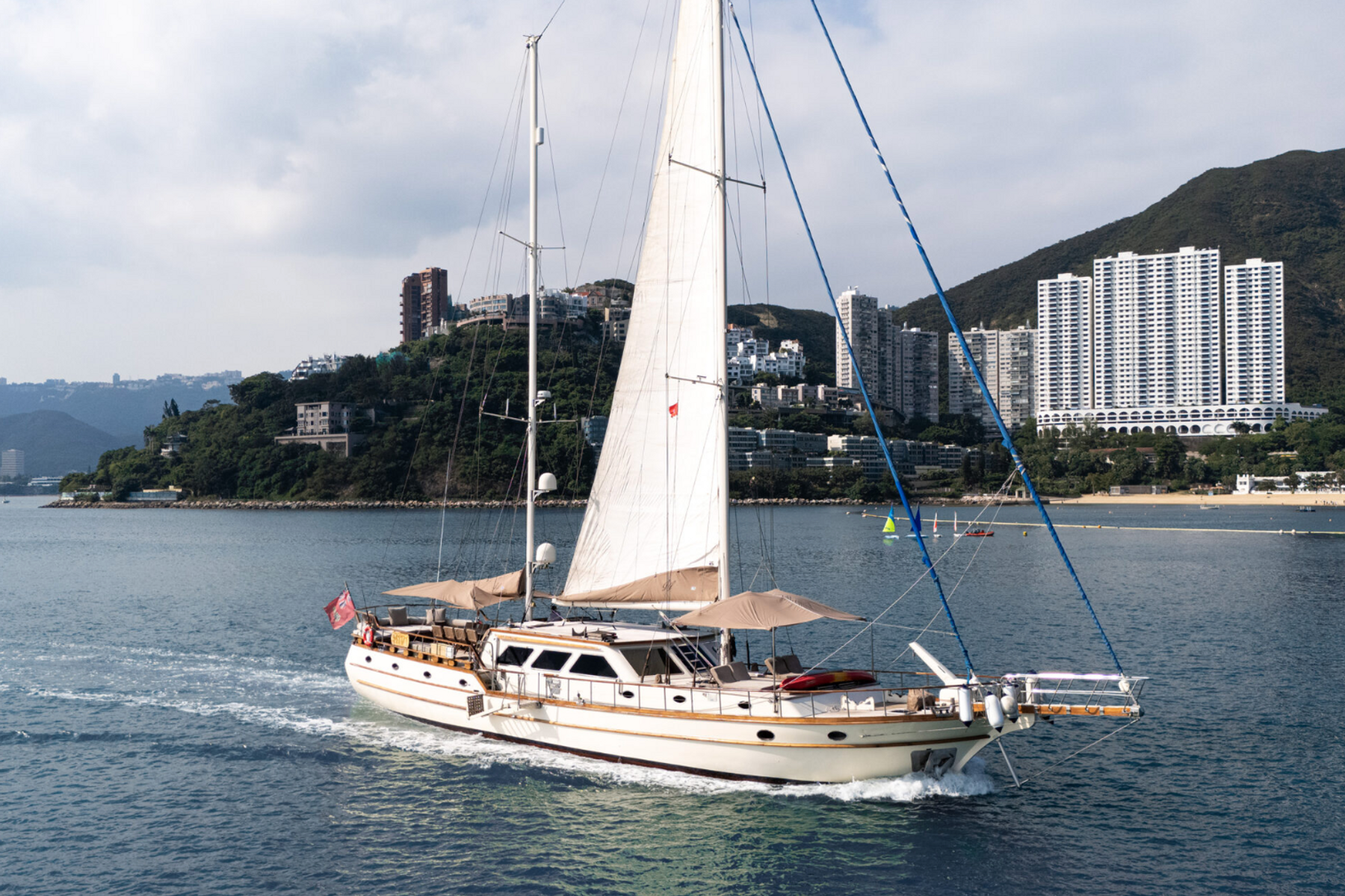 Lady Lorraine, Sail in Hong Kong