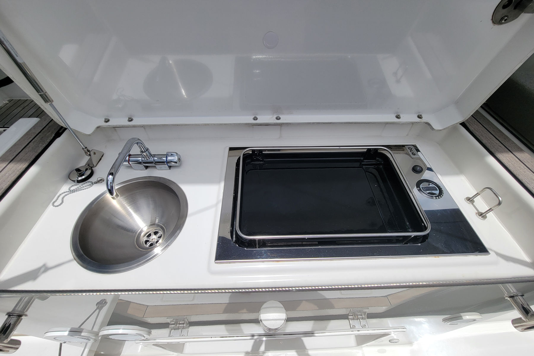 Dufour 41 exterior, interior and detail view 8