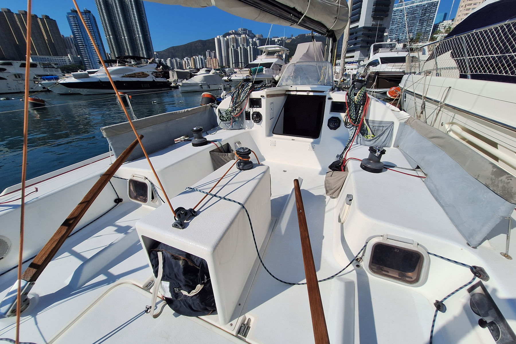 Pogo 10.50 exterior, interior and detail view 4