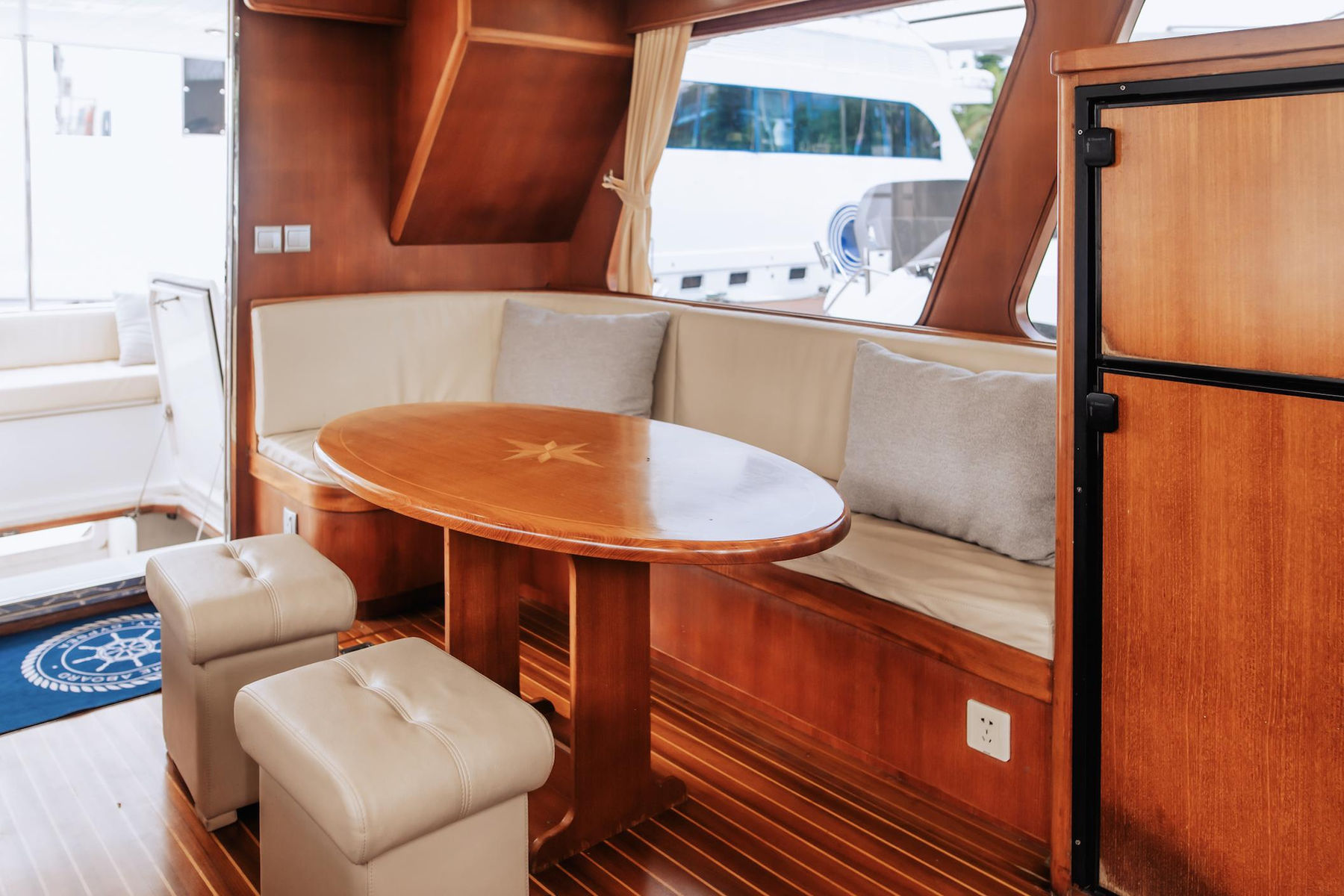 Gypsea exterior, interior and detail view 12