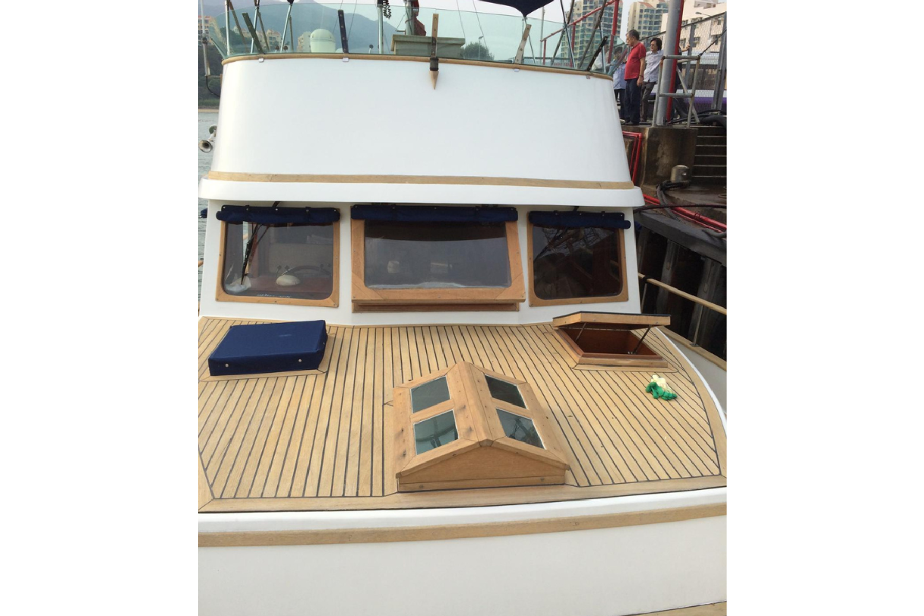 Lady Soko exterior, interior and detail view 3