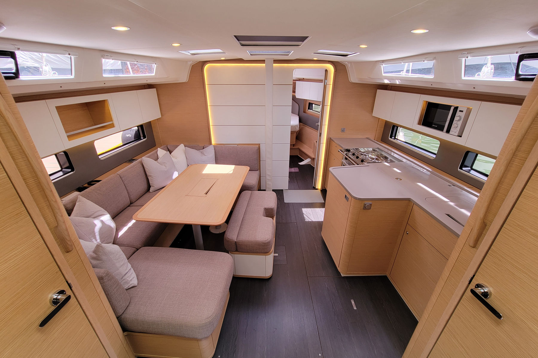 Dufour 41 exterior, interior and detail view 12
