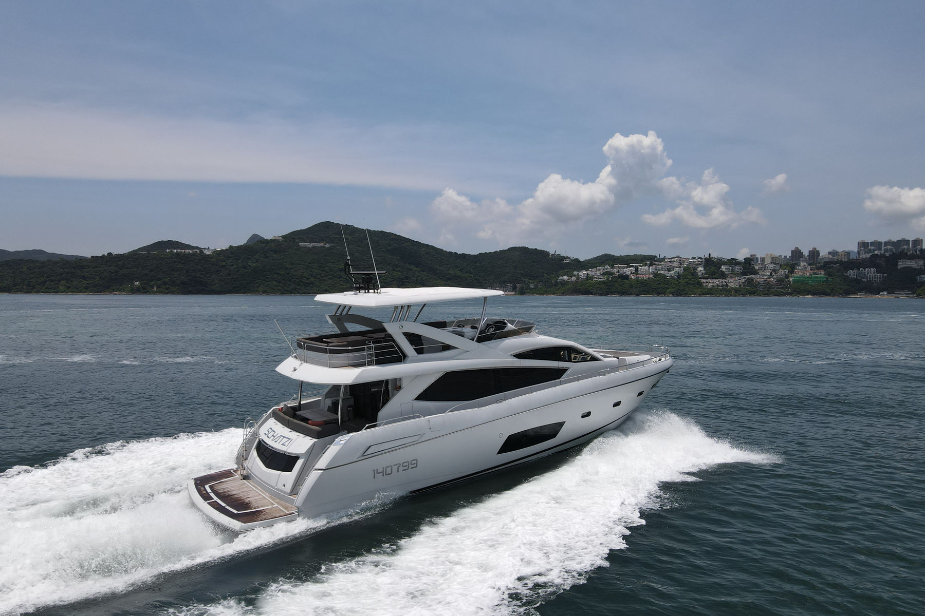 Sunseeker Manhattan 73 exterior, interior and detail view 2