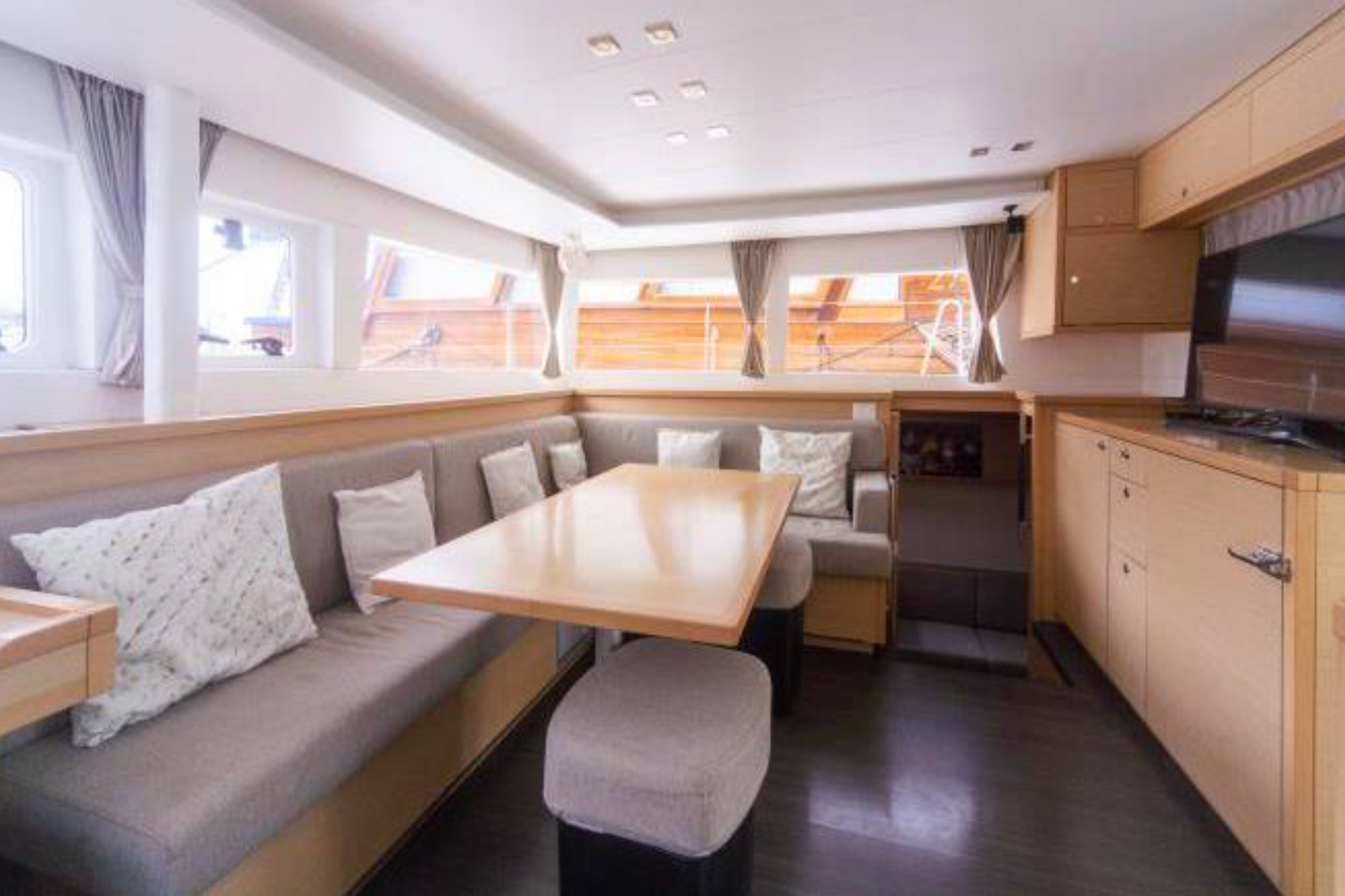 Lagoon 450 exterior, interior and detail view 5