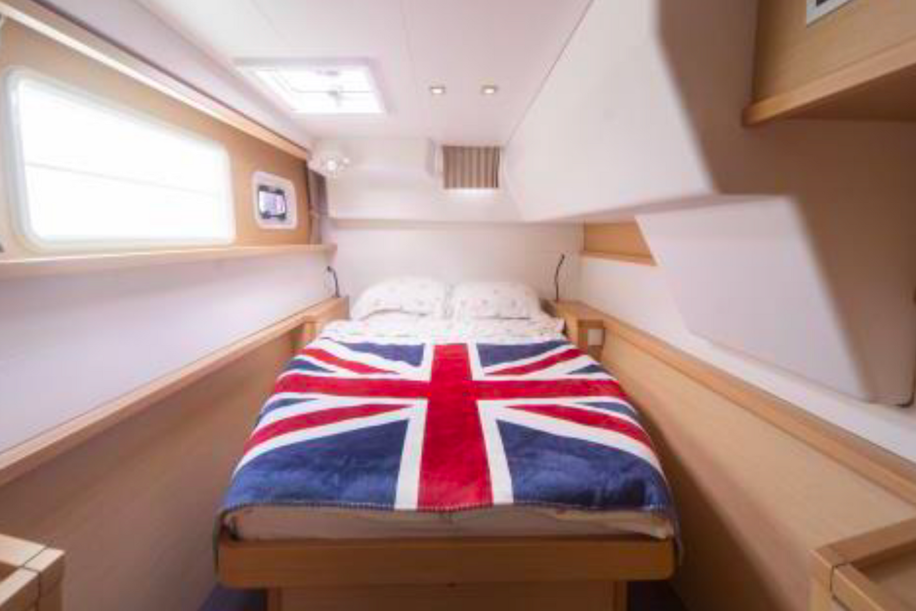 Lagoon 450 exterior, interior and detail view 9