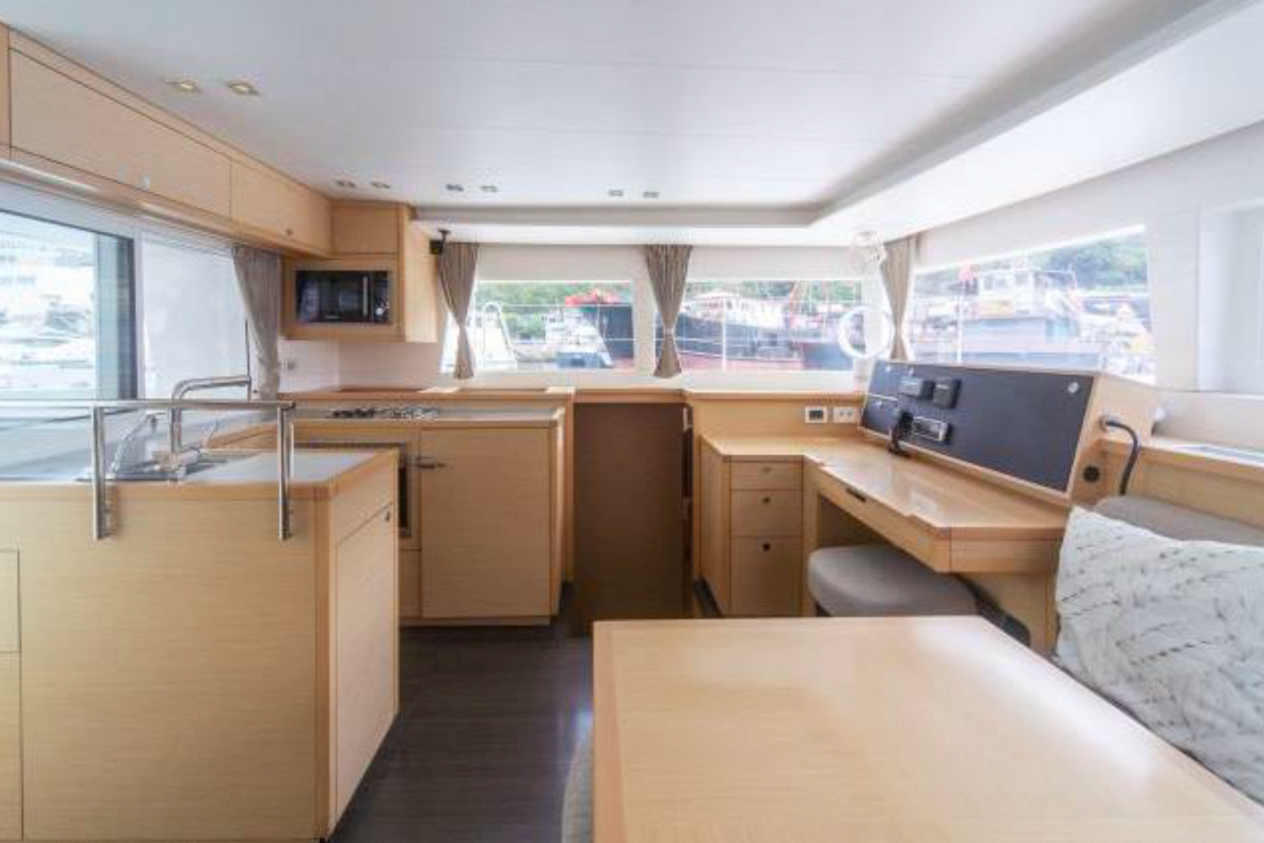 Lagoon 450 exterior, interior and detail view 7