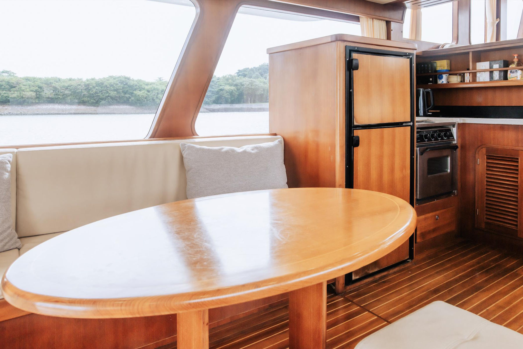 Gypsea exterior, interior and detail view 8