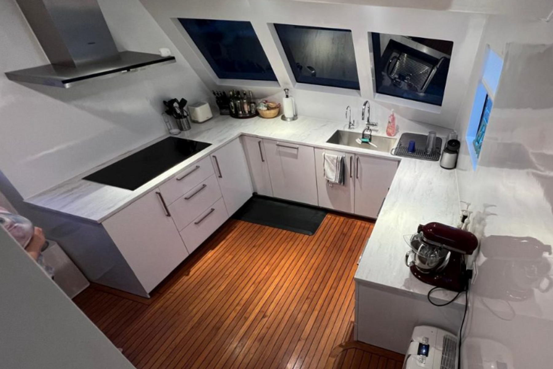 Sun Hing Shing 60 exterior, interior and detail view 9
