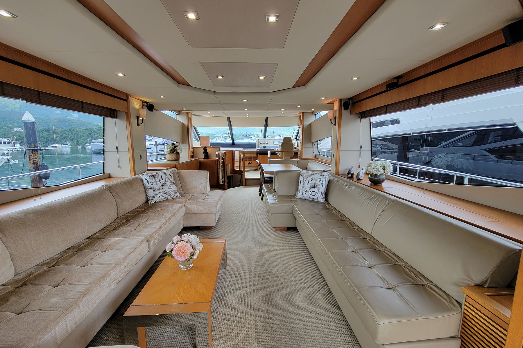 Sunseeker Manhattan 73 exterior, interior and detail view 5