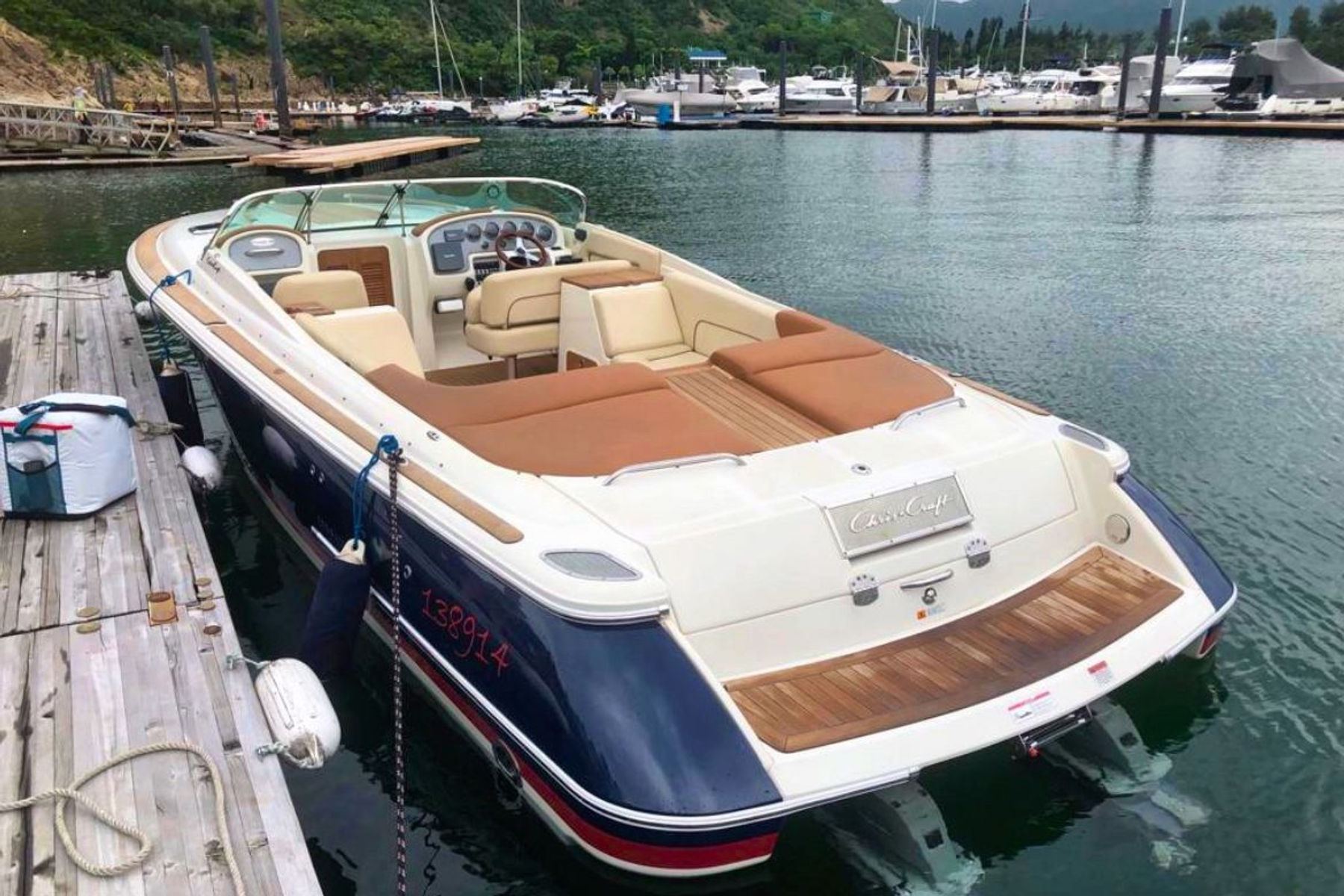 Chris Craft Corsair 28 exterior, interior and detail view 6