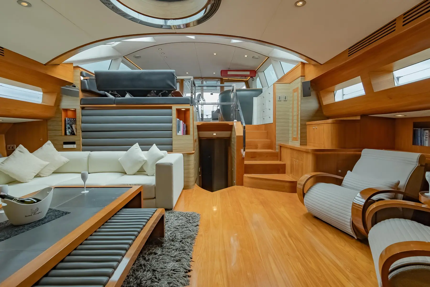 Silverlining exterior, interior and detail view 12