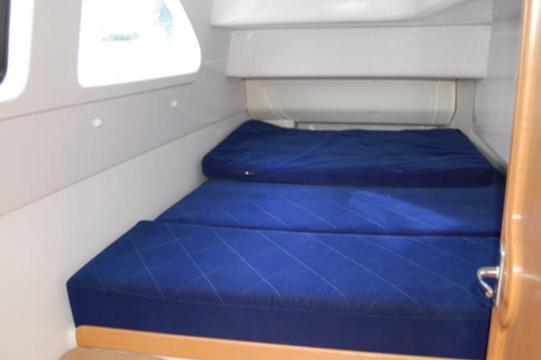 Seawind 1160 exterior, interior and detail view 10