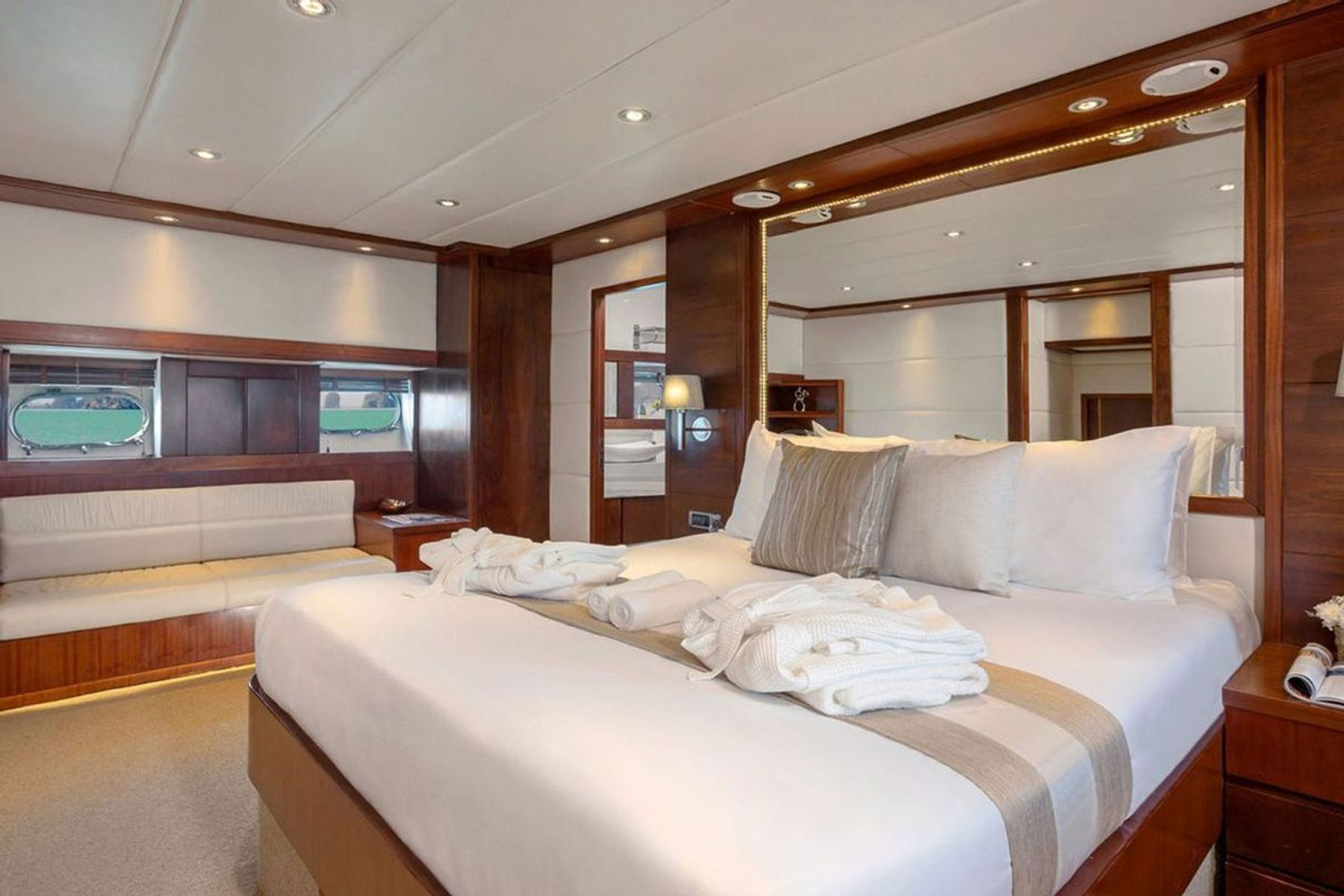 Mia Kai exterior, interior and detail view 12