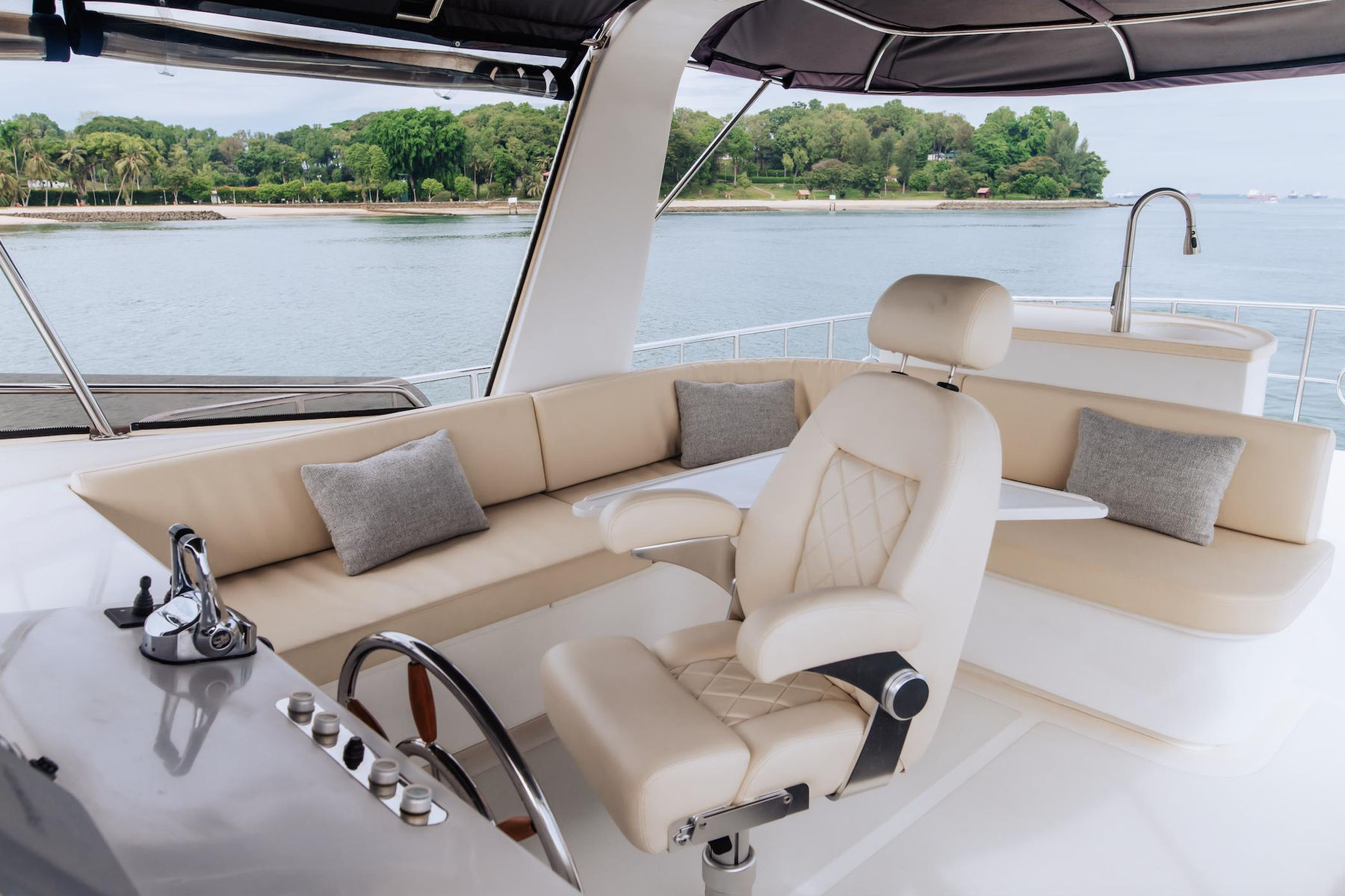 Gypsea exterior, interior and detail view 11