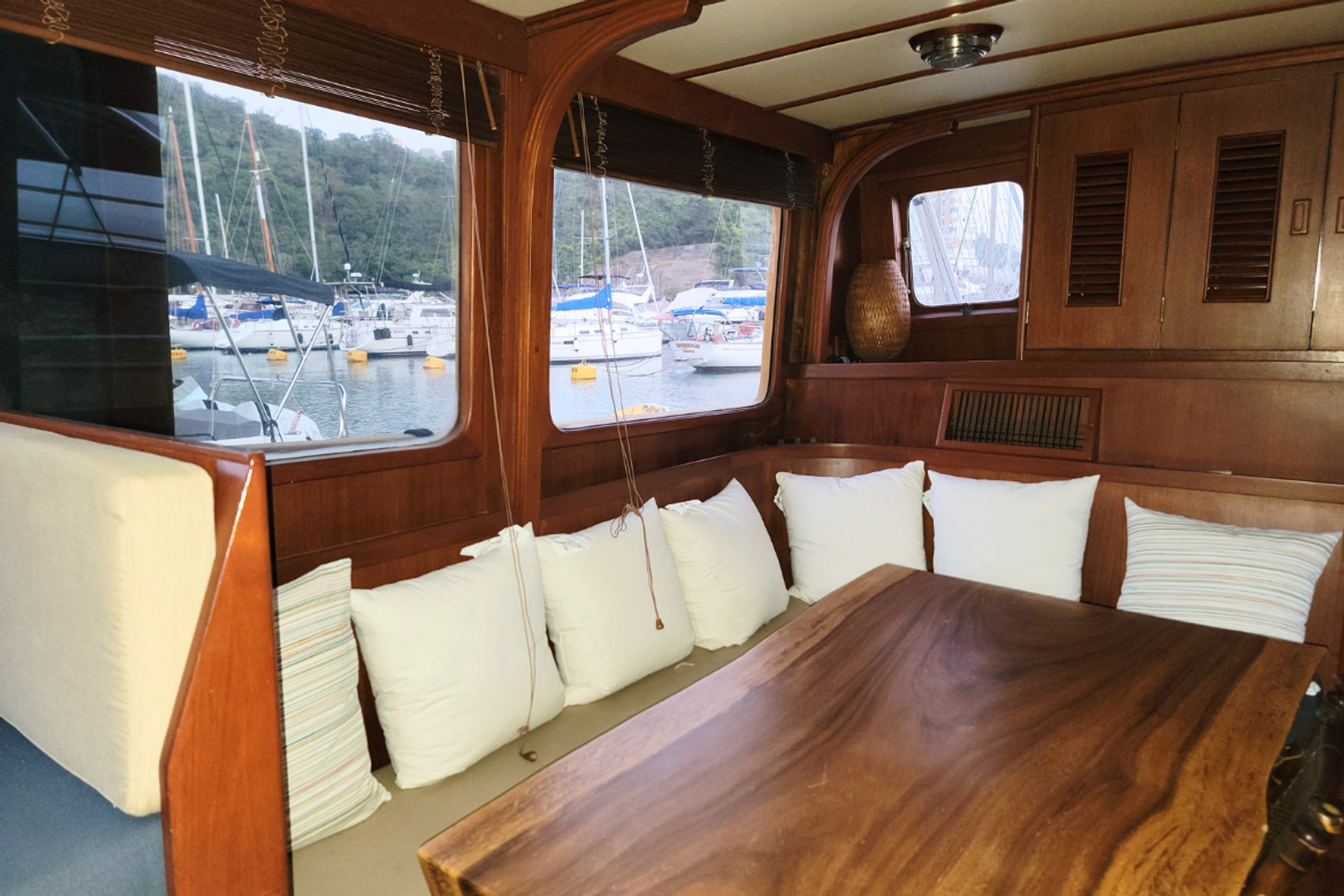 Lady Soko exterior, interior and detail view 7