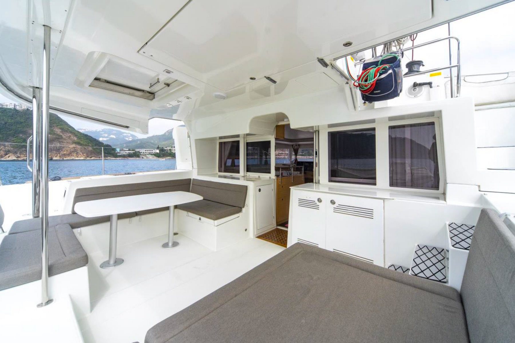 Lagoon 450 exterior, interior and detail view 4