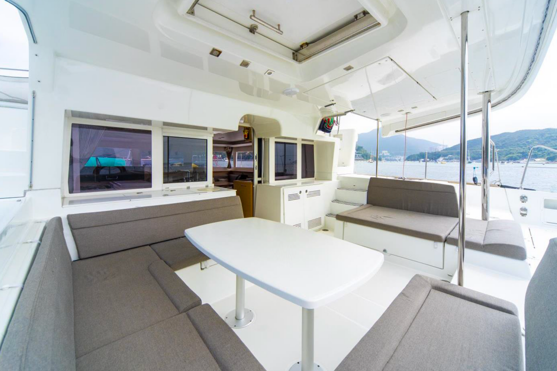 Lagoon 450 exterior, interior and detail view 3