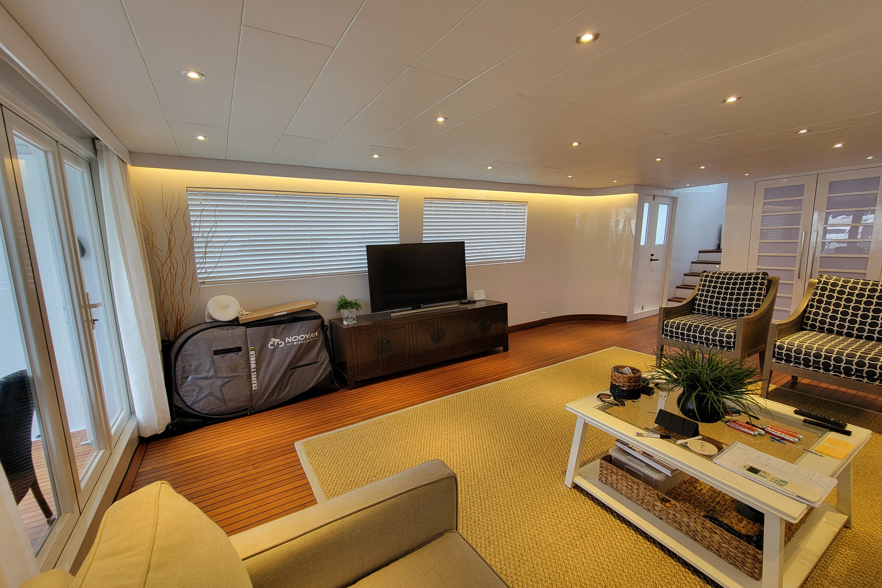 Sun Hing Shing 60 exterior, interior and detail view 4