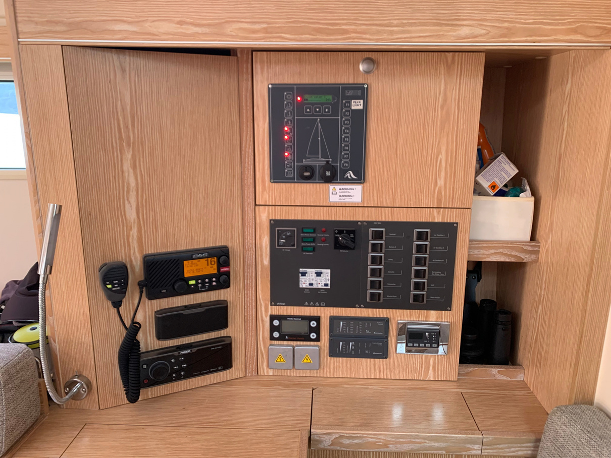 Hanse 505 exterior, interior and detail view 9