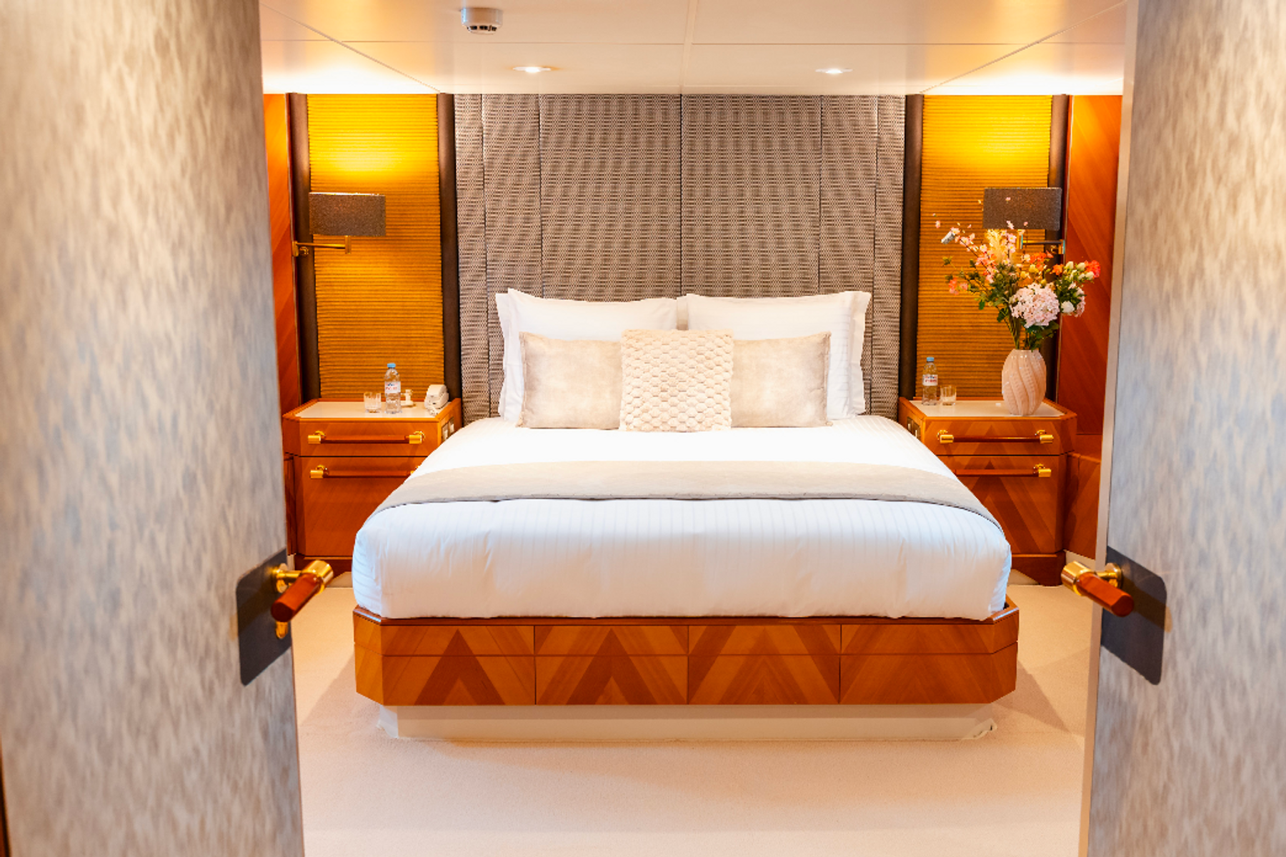 Sheergold charter yacht exterior, interior and amenity view 7