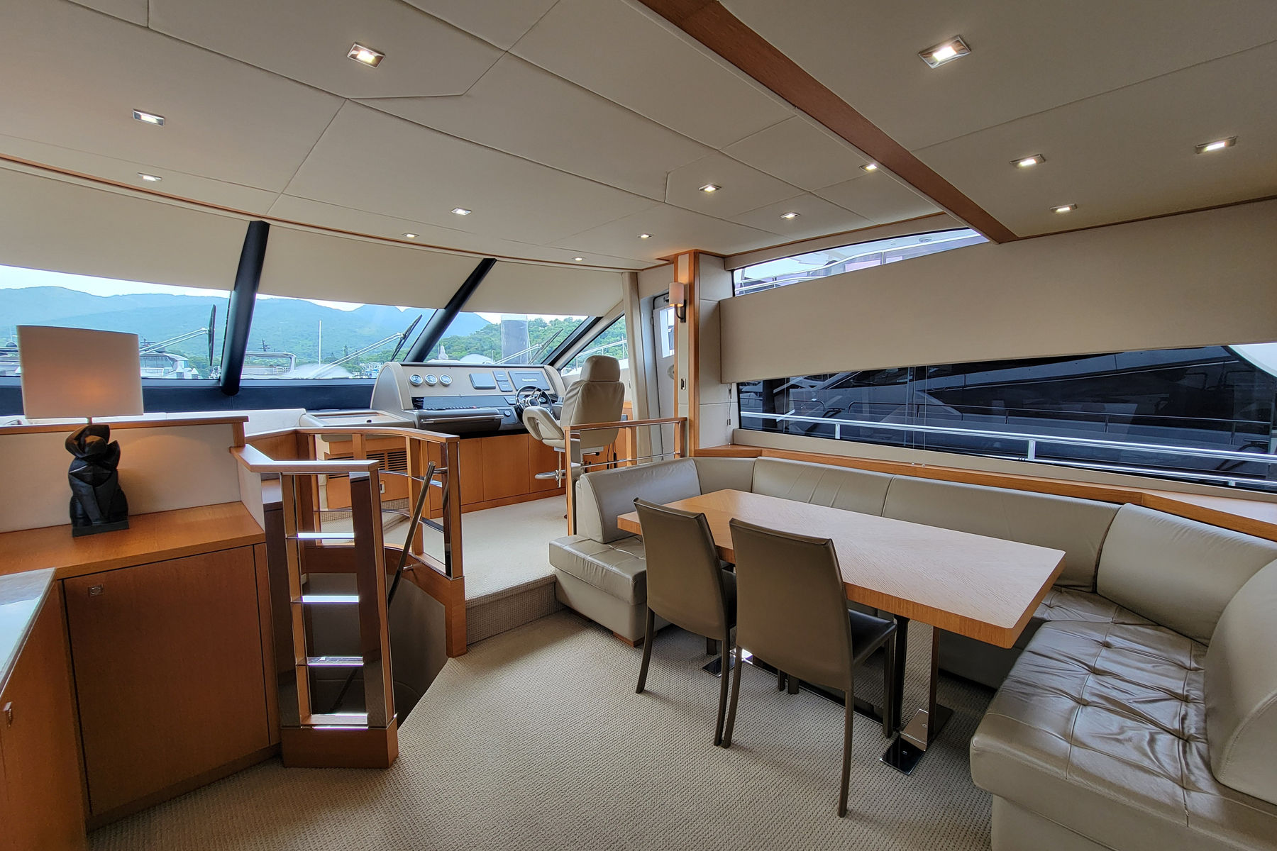 Sunseeker Manhattan 73 exterior, interior and detail view 6