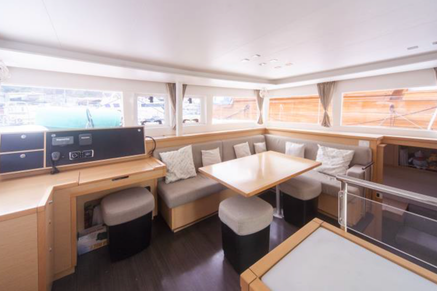 Lagoon 450 exterior, interior and detail view 6