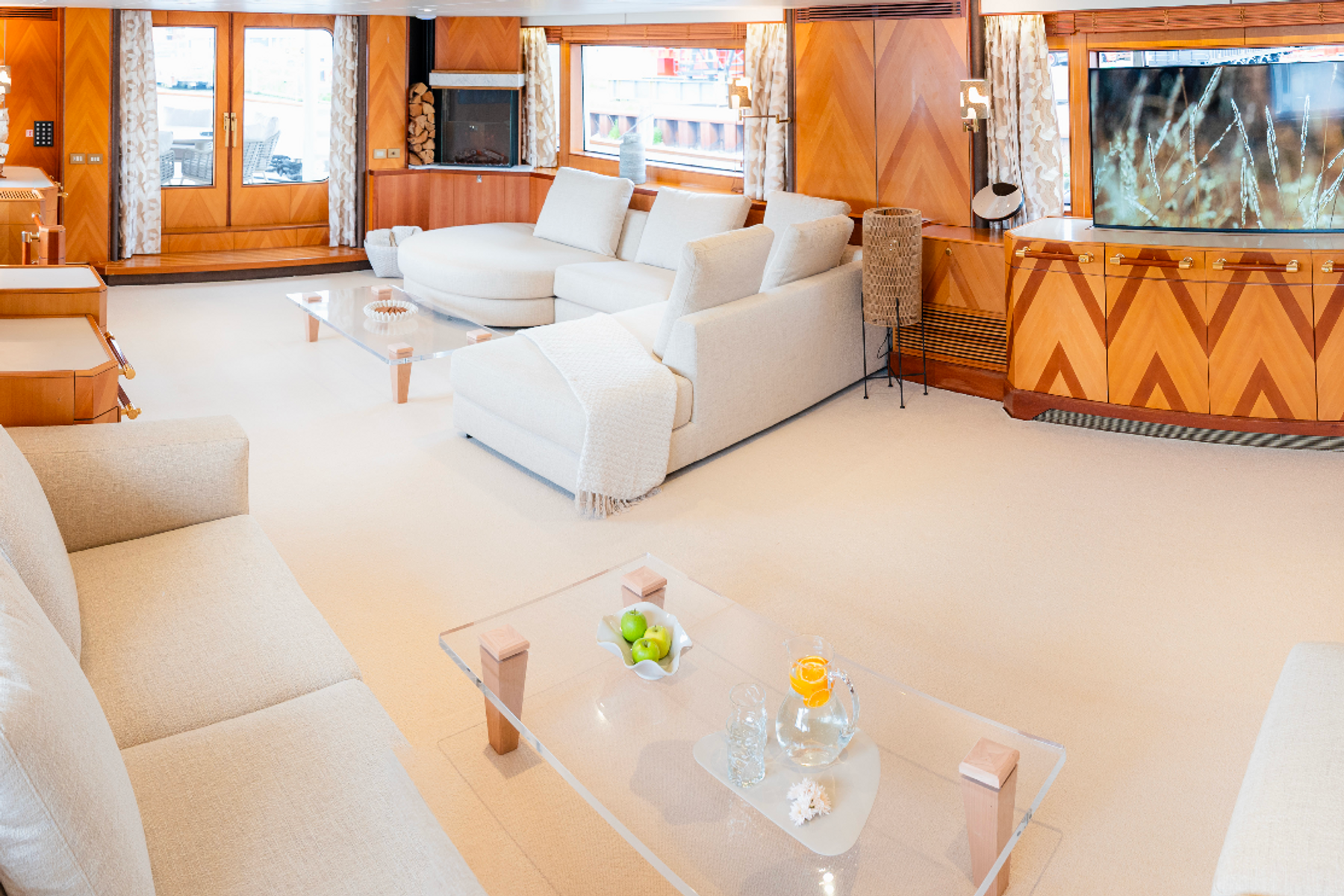 Sheergold charter yacht exterior, interior and amenity view 3