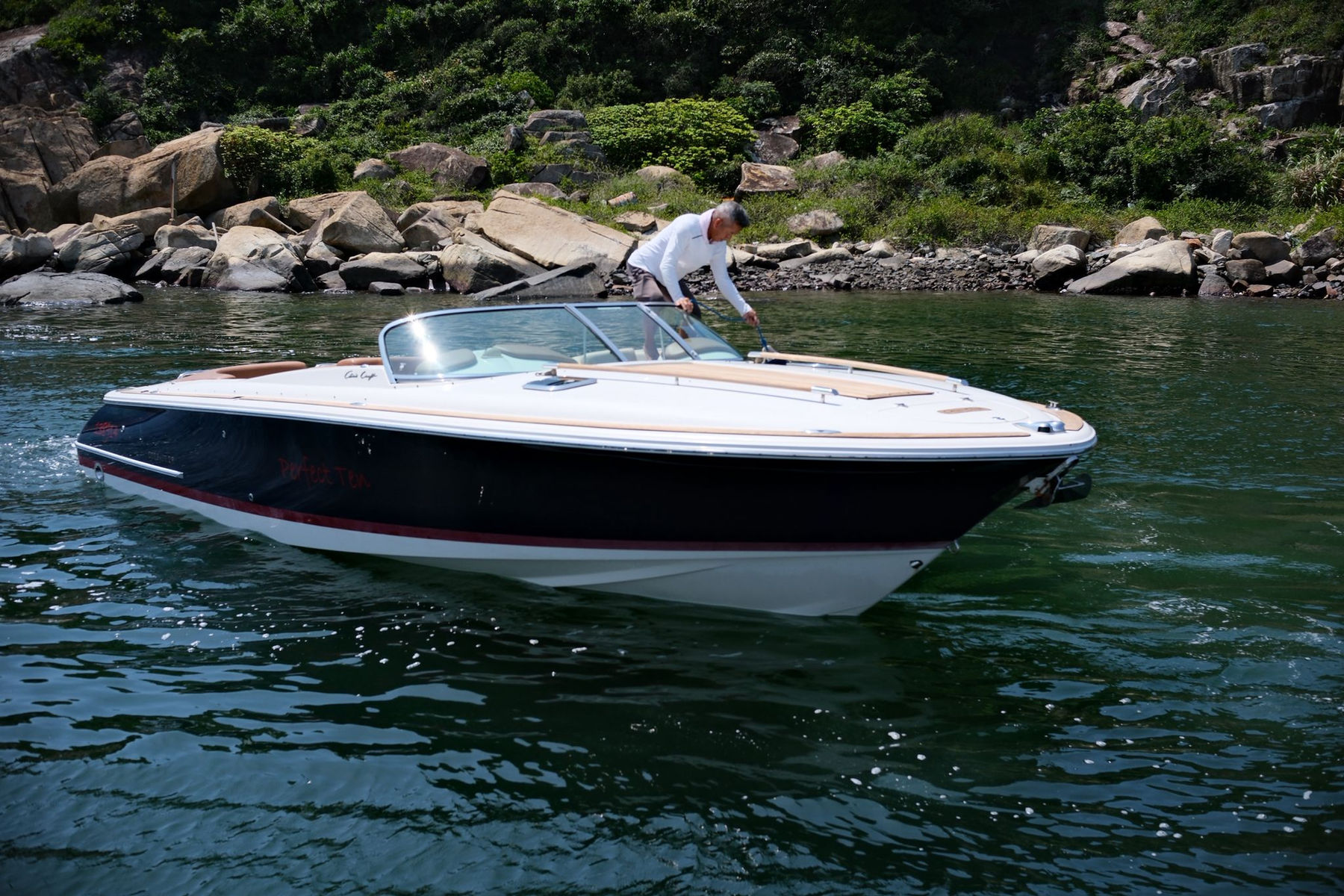 Chris Craft Corsair 28 exterior, interior and detail view 1