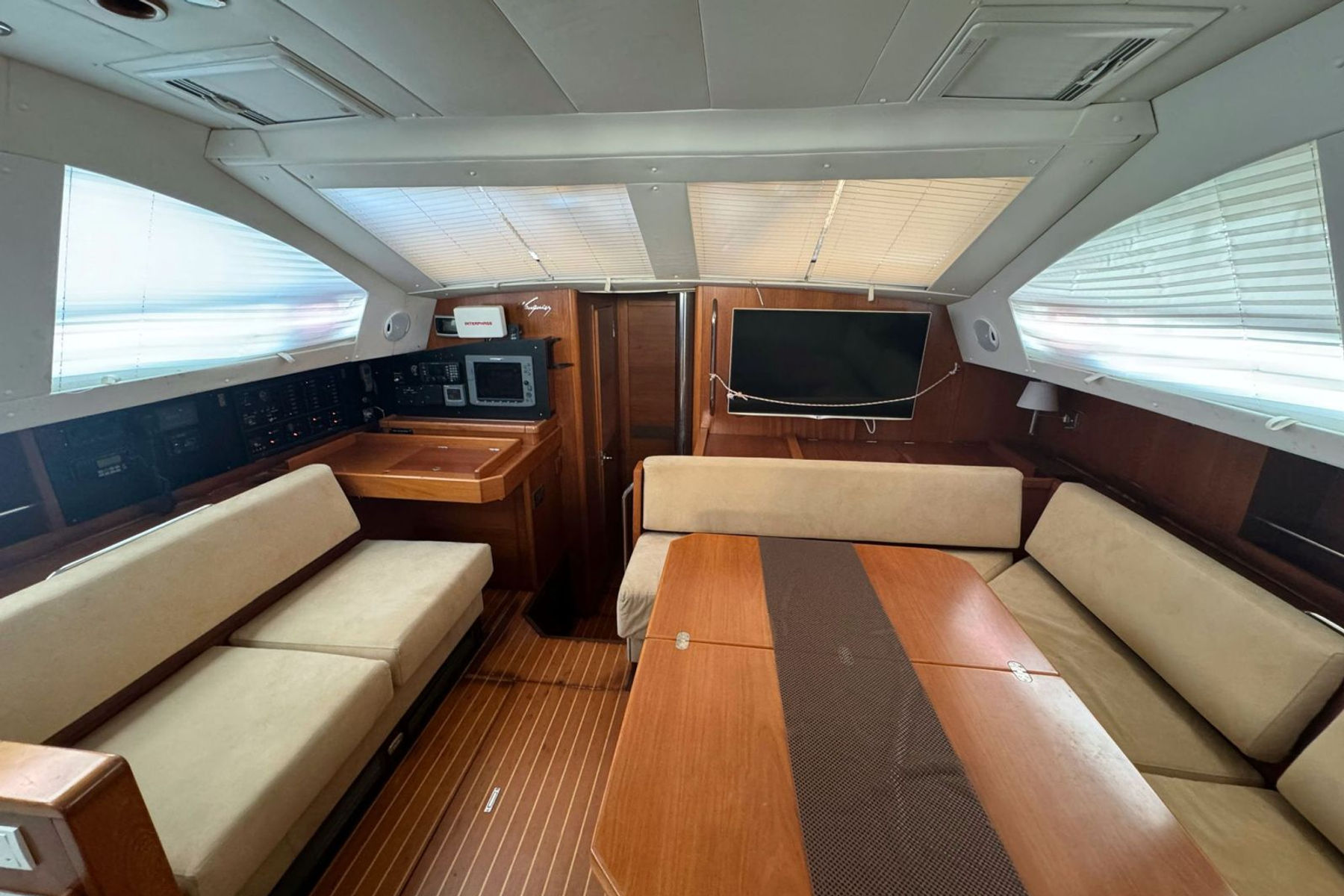 Pilot Saloon 47 exterior, interior and detail view 11
