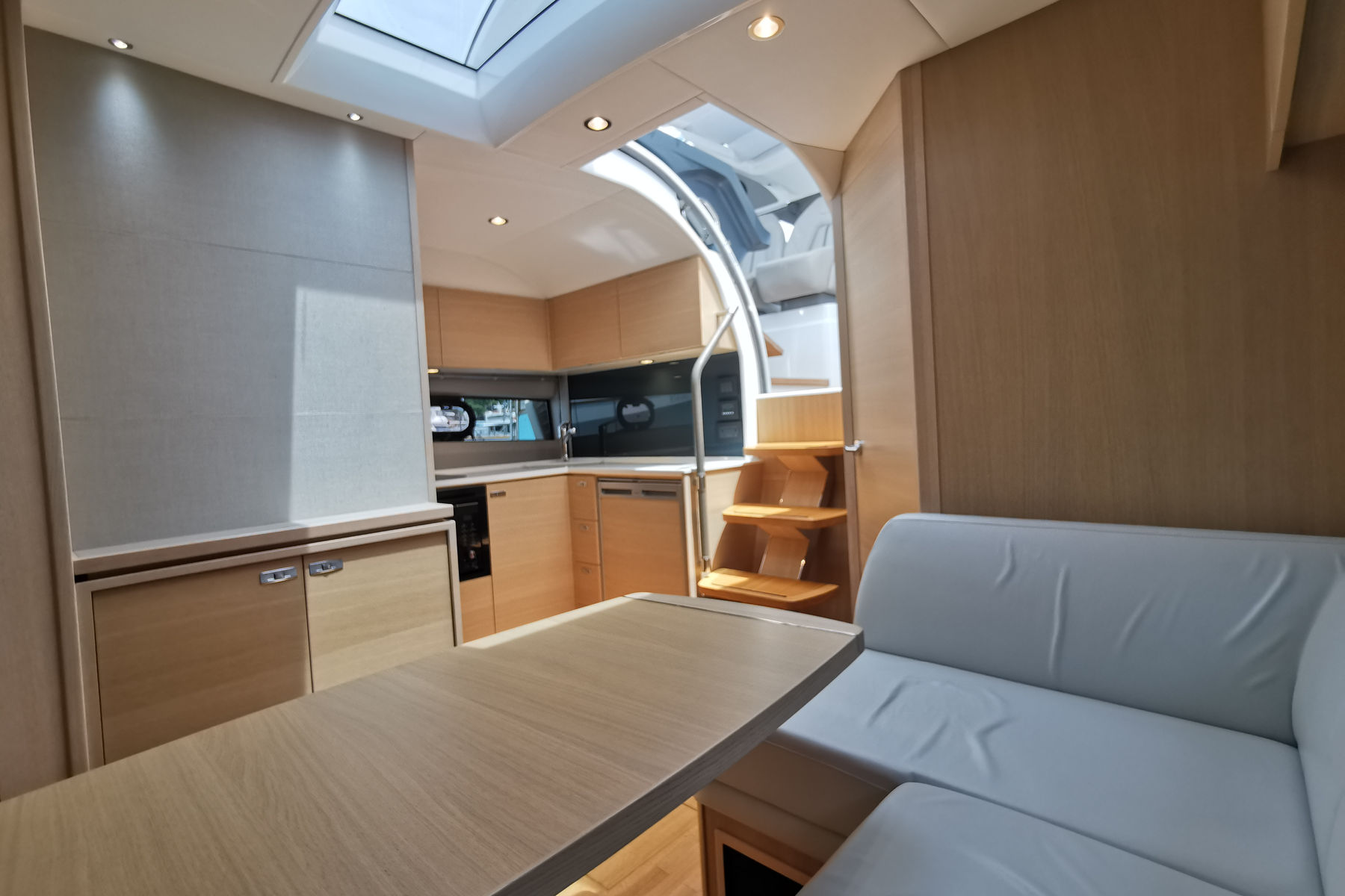Princess V40 exterior, interior and detail view 9