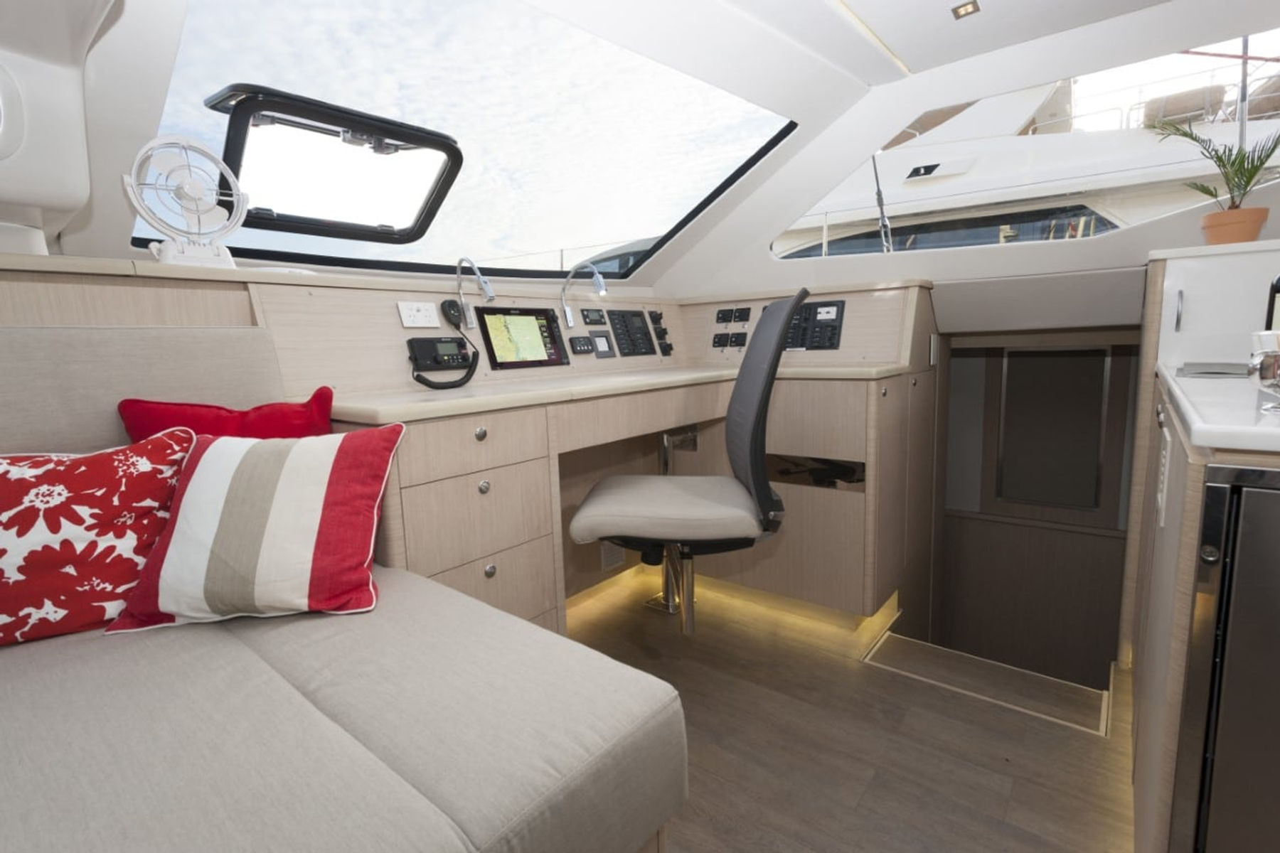 Northstar exterior, interior and detail view 8