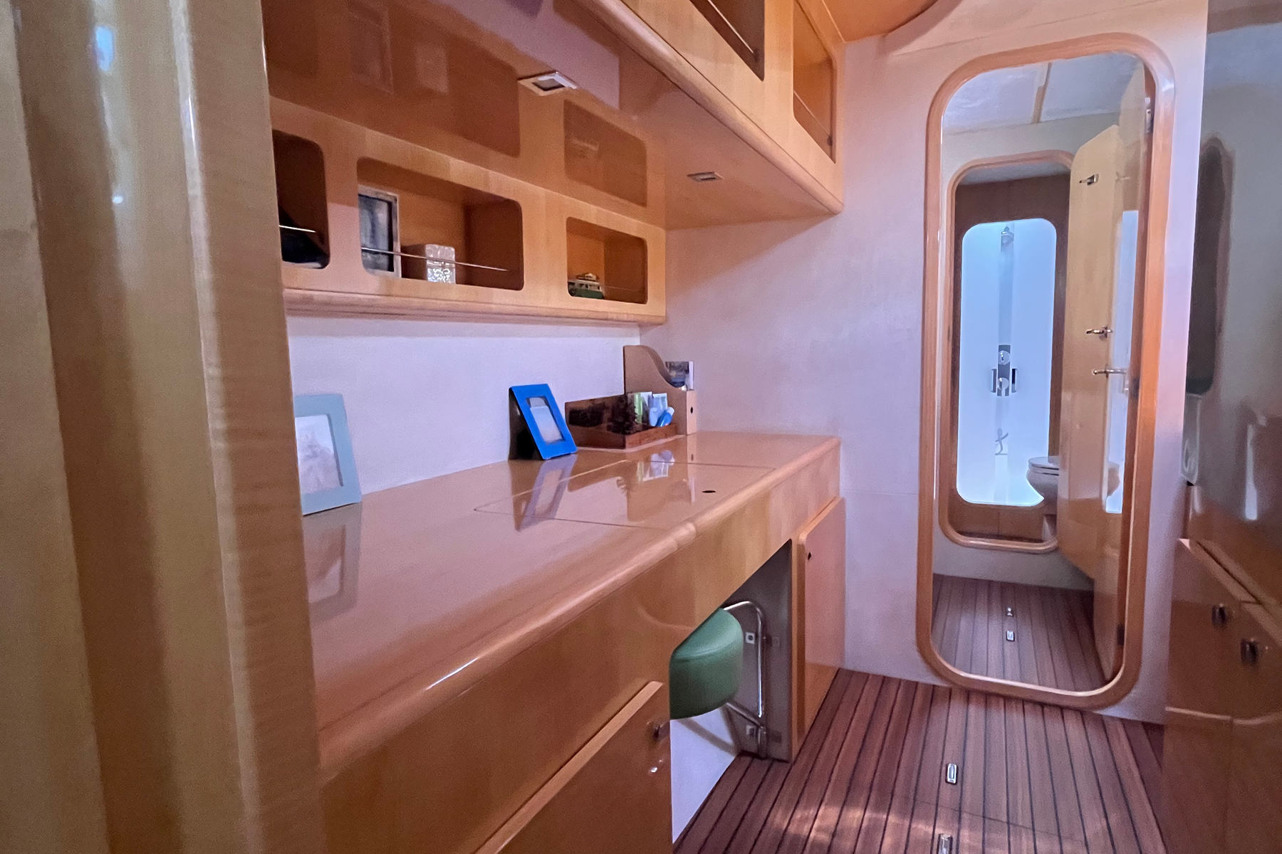 Privilege 495 exterior, interior and detail view 12