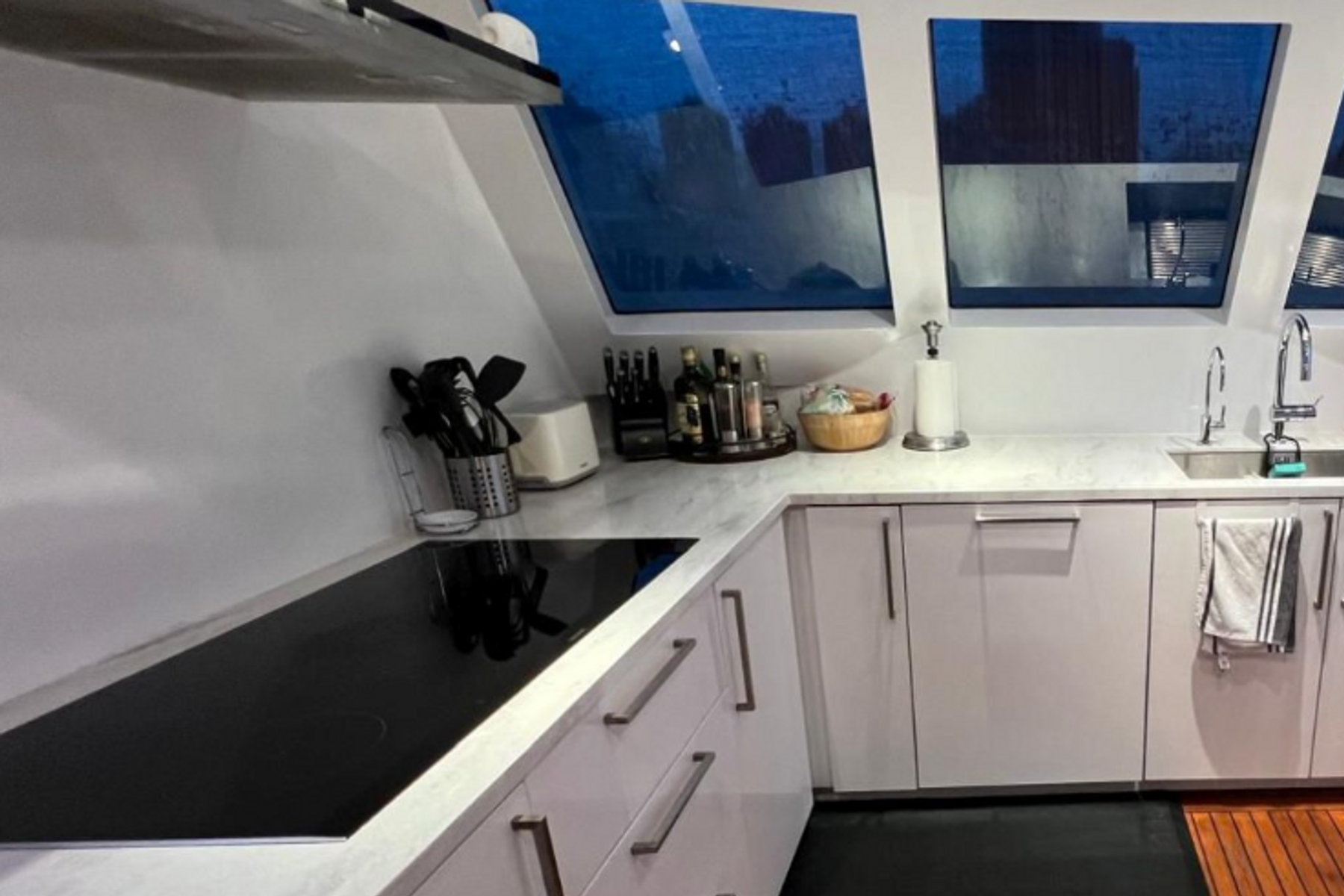 Sun Hing Shing 60 exterior, interior and detail view 10