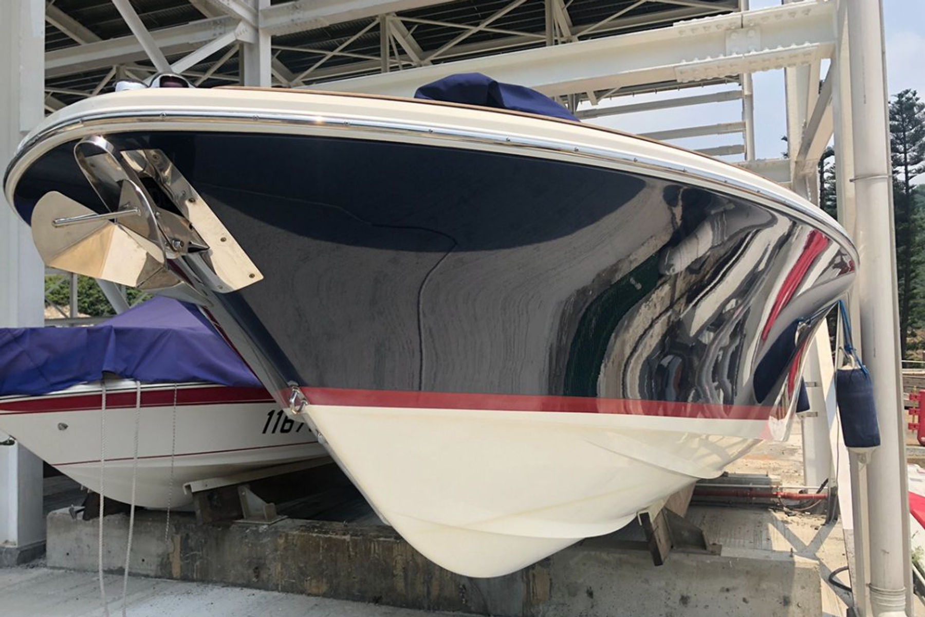 Chris Craft Corsair 28 exterior, interior and detail view 4