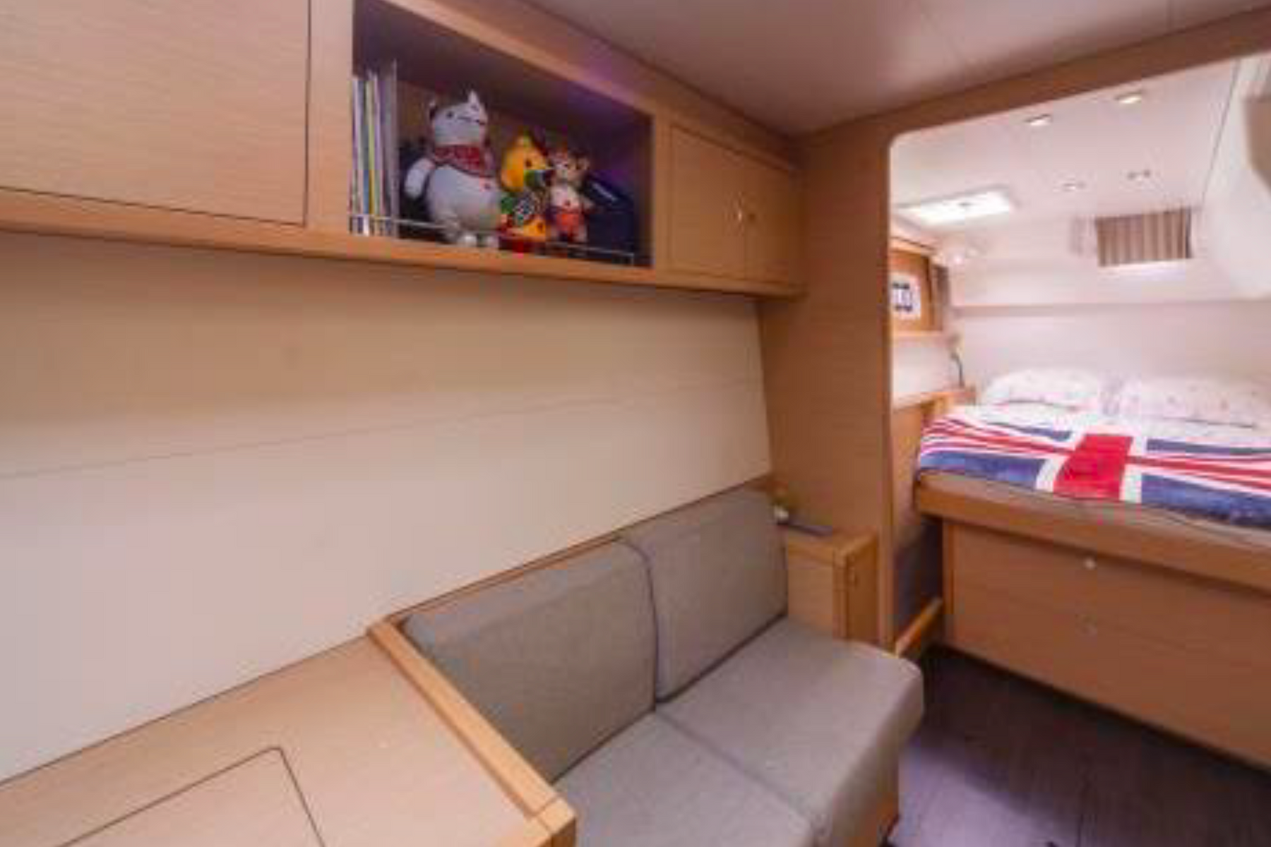 Lagoon 450 exterior, interior and detail view 11