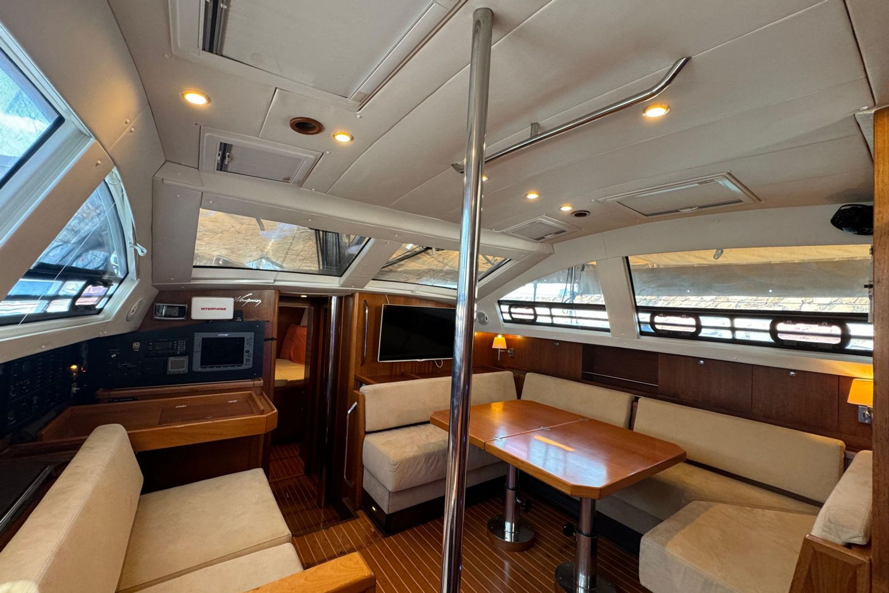 Pilot Saloon 47 exterior, interior and detail view 5