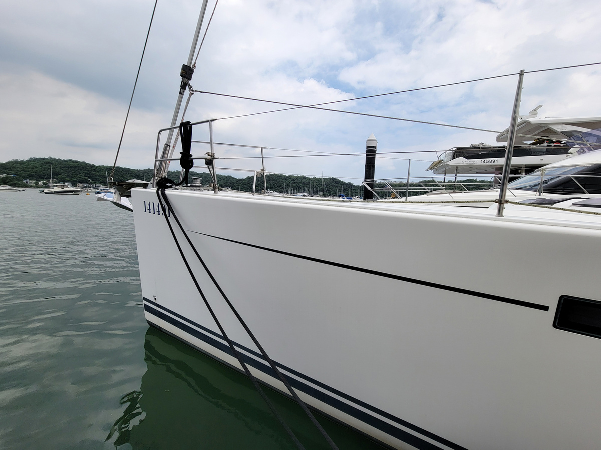 Hanse 505 exterior, interior and detail view 6