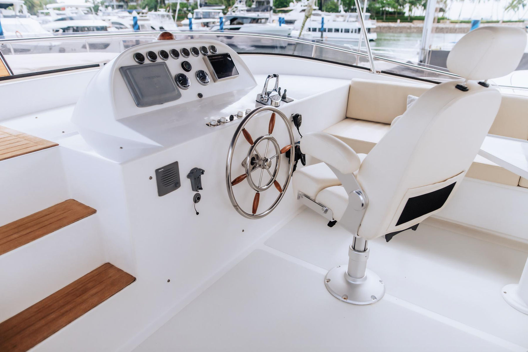 Gypsea exterior, interior and detail view 10